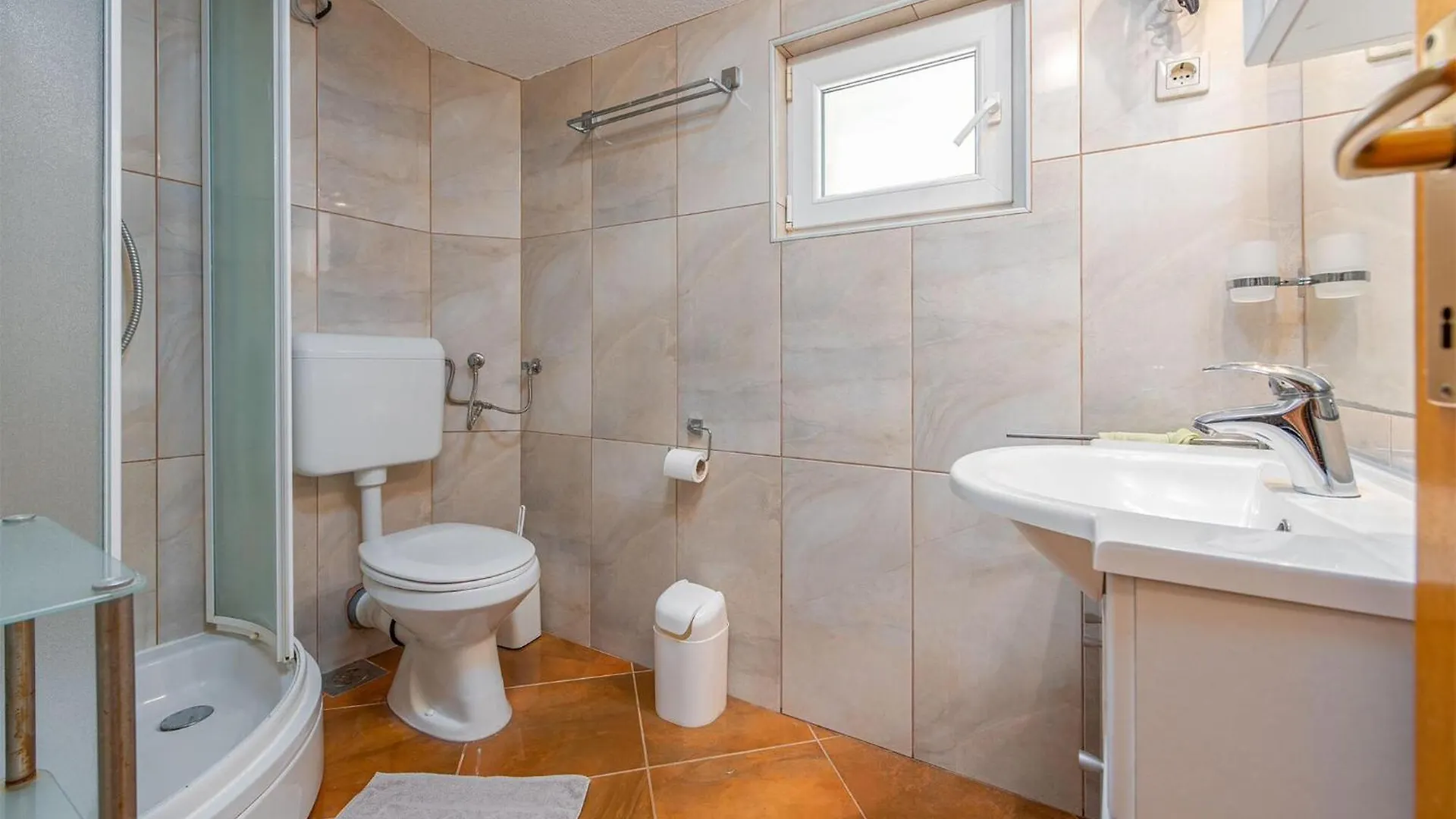 2 Bedroom Amazing Apartment In Vir