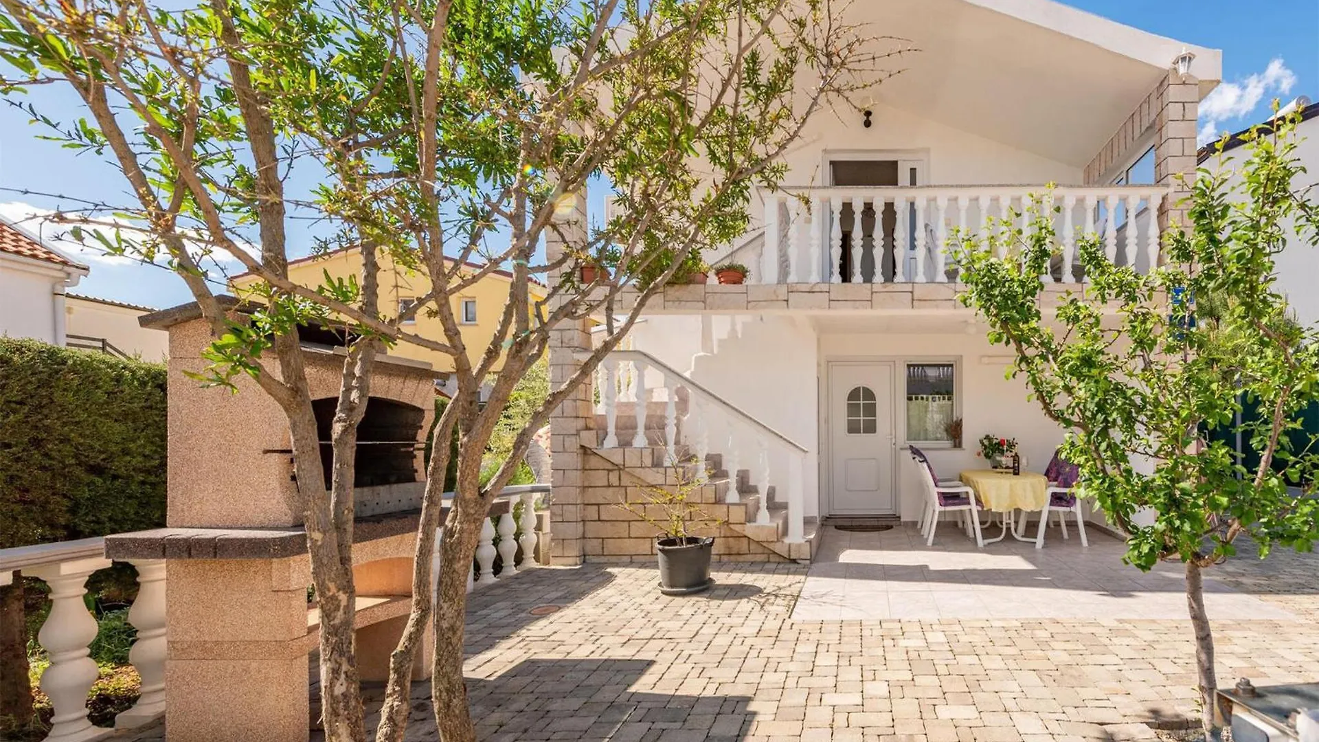 2 Bedroom Amazing Apartment In Vir